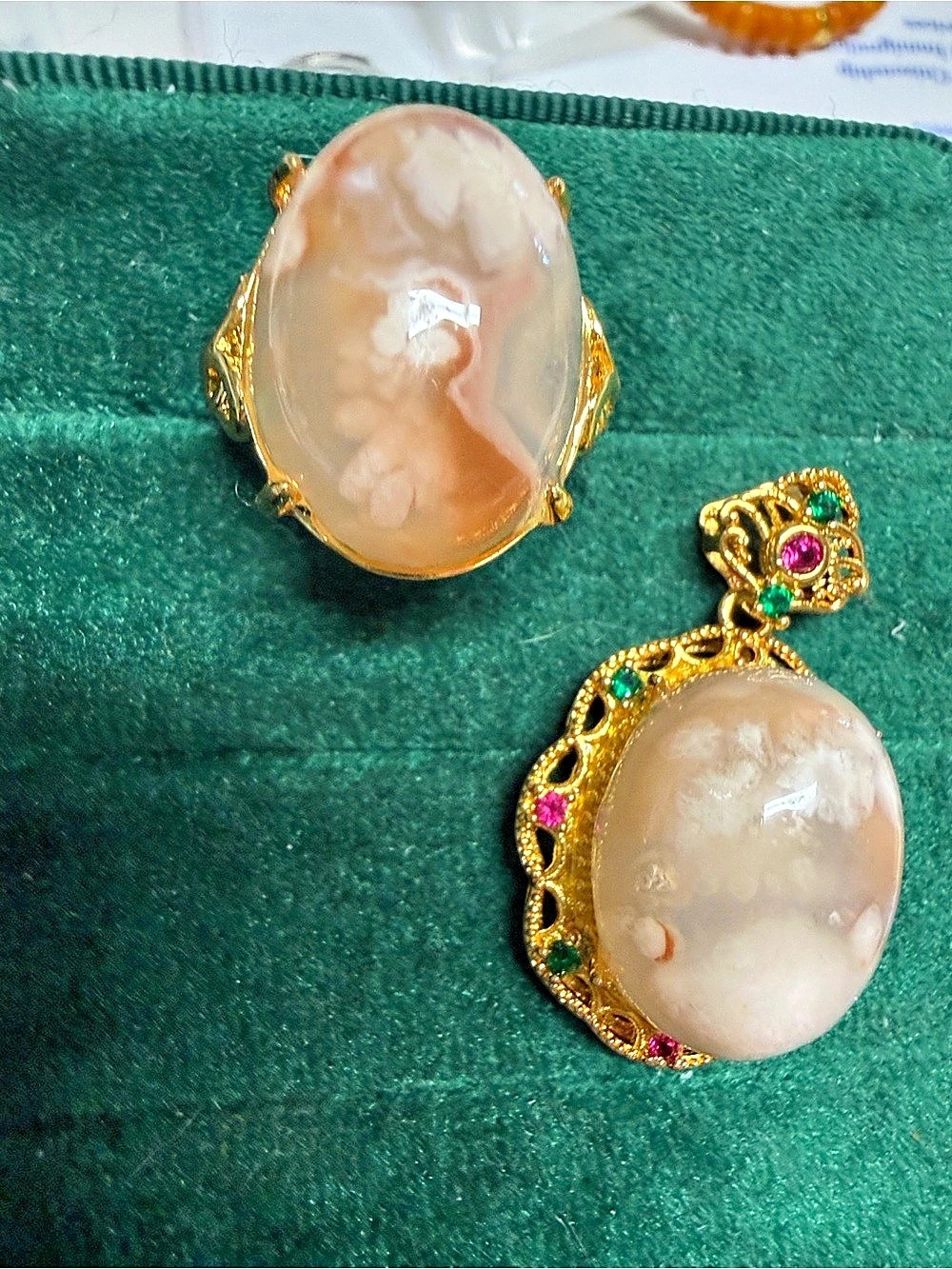 Gold-Tone Pink flower agate crystal Ring size 7and Pendant Set